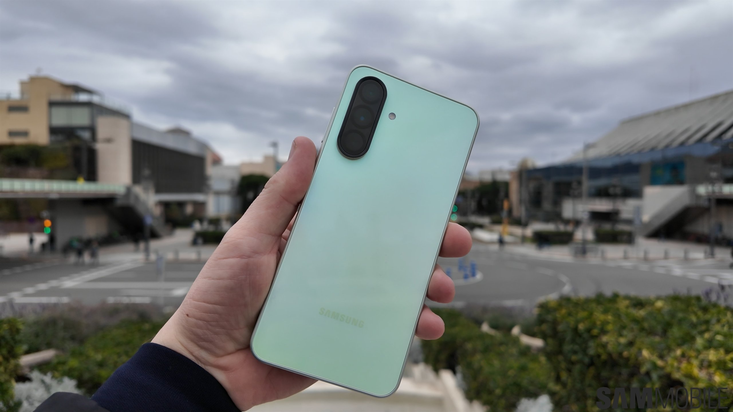 galaxy a36 awesome lime 1